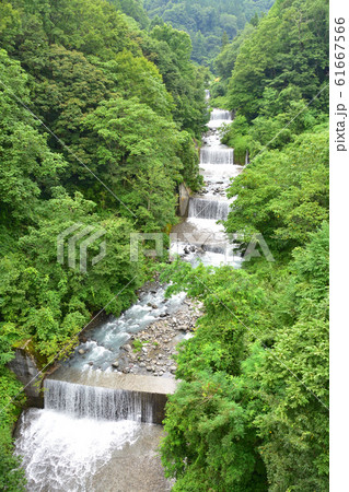 大糸線と姫川と国道148号線の風景 大糸線と姫川と国道148号線の風景 61667566