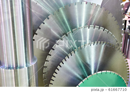 Disks for industrial circular saws 61667710