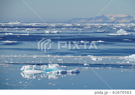 グリーンランドの氷山 61670563