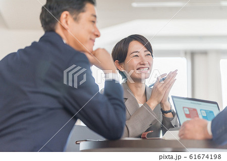 ビジネスシーン ビジネスシーン 61674198