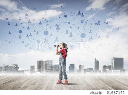 Concept of social wireless connection and internet use for commu 61687122