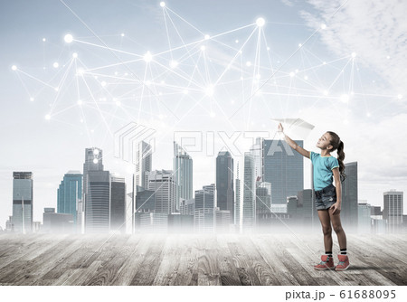 Concept of social wireless connection and internet use for commu 61688095