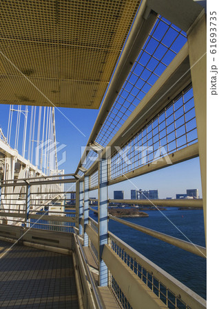 吊橋の歩道から眺める光景 61693735