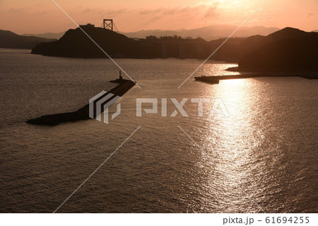徳島鳴門市亀浦港の夕景 徳島鳴門市亀浦港の夕景 61694255
