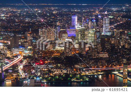 《ニューヨーク》ブルックリンエリア中心街の夜景 61695421