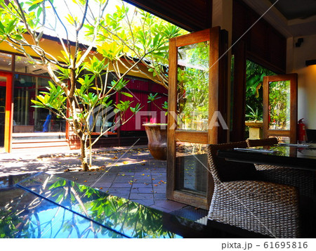 開放的な建物 開放的な建物 61695816