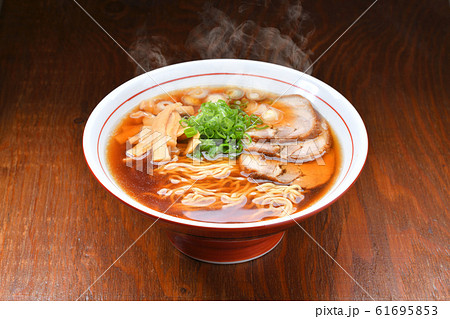 注意）湯気はレタッチ合成です。昔ながらの中華そば、醤油ラーメン、中華ラーメンのイメージ。 61695853