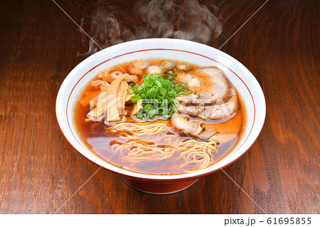 注意）湯気はレタッチ合成です。昔ながらの中華そば、醤油ラーメン、中華ラーメンのイメージ。 61695855