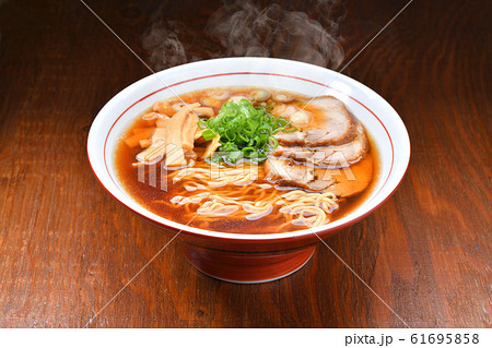 注意）湯気はレタッチ合成です。昔ながらの中華そば、醤油ラーメン、中華ラーメンのイメージ。 61695858