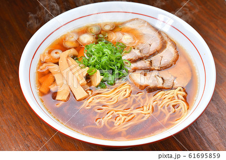 注意）湯気はレタッチ合成です。昔ながらの中華そば、醤油ラーメン、中華ラーメンのイメージ。 61695859