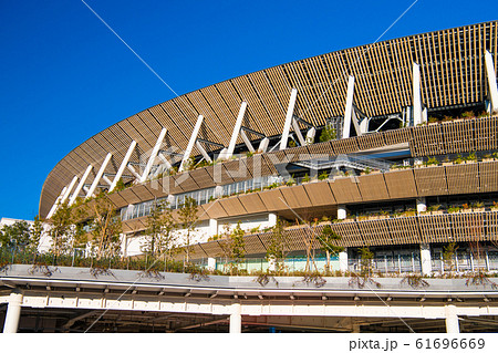 日本の東京都市景観　1月1日・令和最初のお正月を迎えた新生・国立競技場を望む＝2020年1月1日撮影 61696669