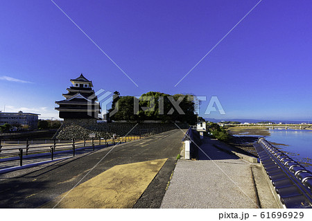 中津城 天守閣と中津川 大分県中津市 中津城 天守閣と中津川 大分県中津市 61696929
