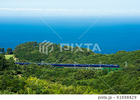 THE ROYAL EXPRESS が伊豆急行線の鉄橋を渡る 61698829