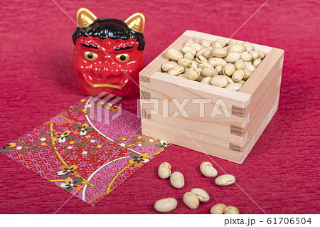 【節分　枡　千代紙　赤鬼　赤背景】 61706504