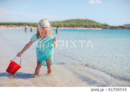 Cute little girl at beach during summer vacation 61706543