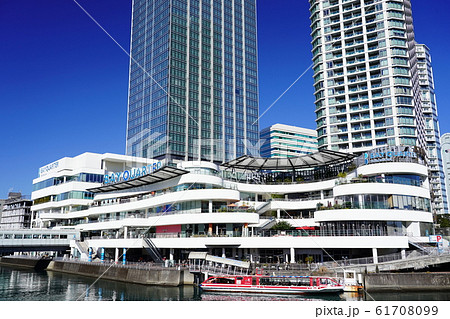 都市風景 横浜駅周辺の商業施設 都市風景 横浜駅周辺の商業施設 61708099