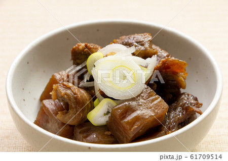 牛筋煮込み(こんにゃく入り)。 牛筋煮込み(こんにゃく入り)。 61709514