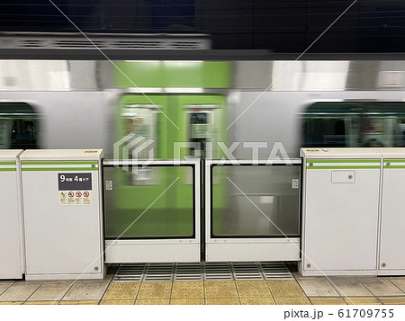 山手線の最終電車 61709755