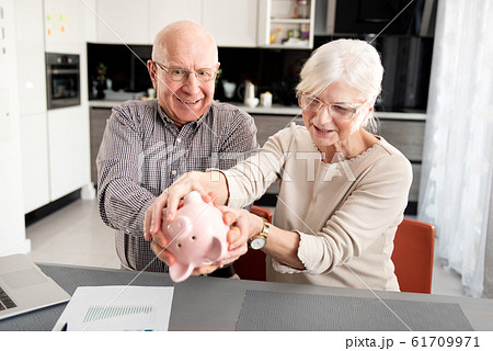 Senior couple is trying to get the savings 61709971