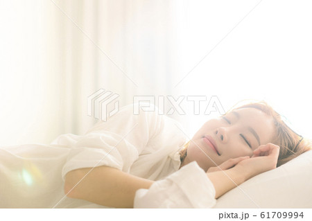 1人 一人 女性 61709994