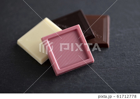 四種類のチョコレート(ルビー、ダーク、ミルク、ホワイト) 四種類のチョコレート(ルビー、ダーク、ミルク、ホワイト) 61712778