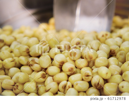 Roasted lotus seed with salted 61712978