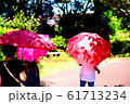 日傘をさす人 61713234