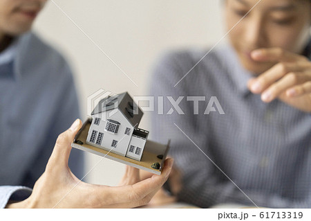 一戸建て住宅のリフォーム工事の間取りを検討する設計事務所一級建築士 61713319