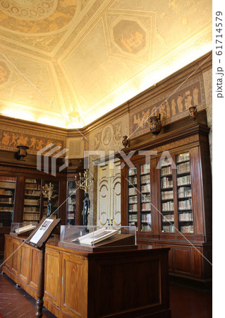 カゼルタ宮殿　王室図書館 61714579