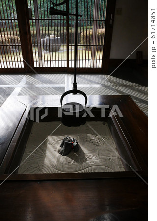 写真　古民家　豪商　斎藤理助蔵屋敷の囲炉裏の風景 61714851
