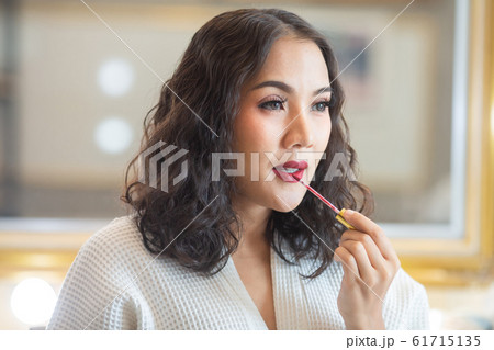 Beautiful girl makeup with her cosmetics 61715135
