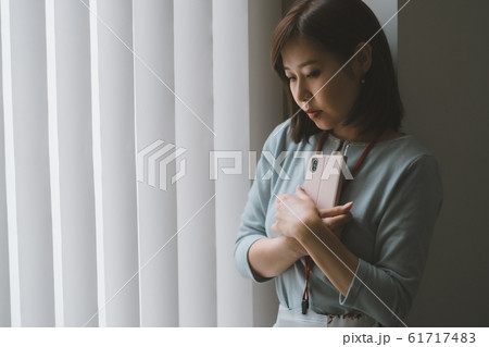 働く女性 61717483