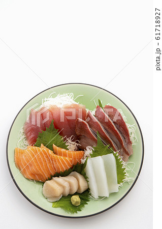 刺身の盛り合わせ 刺身の盛り合わせ 61718927