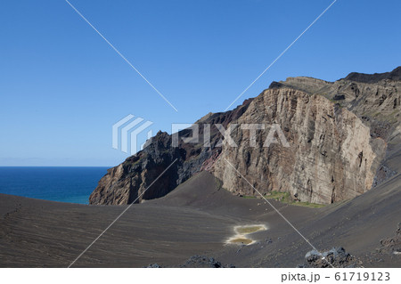 Volcanic rock and ocean 61719123