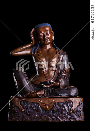 The singing Milarepa who has brought a hand to an The singing Milarepa who has brought a hand to an 61719152