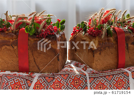 The traditional ukrainian wedding bread. The traditional ukrainian wedding bread. 61719154
