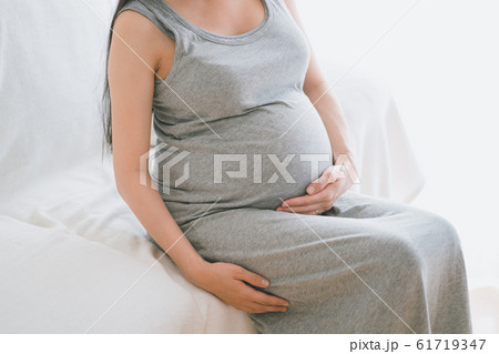 pregnant woman 61719347