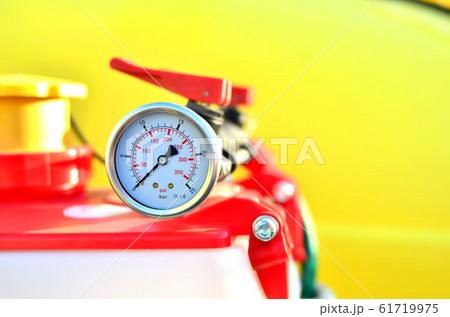 Round mechanical pressure gauge 61719975