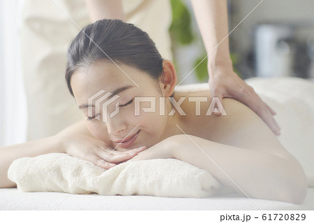 若い女性 エステ 若い女性 エステ 61720829