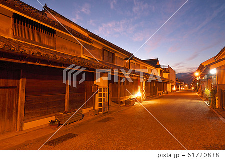 【うだつの町並み (夜)】 徳島県美馬市脇町 61720838
