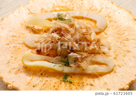 えびせんべいアレンジ。いかくん･鰹節等トッピング。 61721605