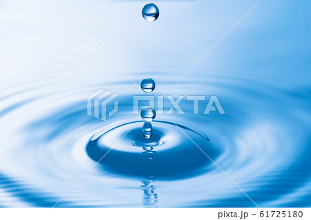 水 水滴 雫 波紋 液体 水面 水 水滴 雫 波紋 液体 水面 61725180