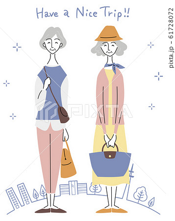 旅行に出かけるシニア女性（背景付き） 61728072