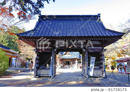 【山梨県】国指定重要文化財富士御室浅間神社 里宮社 随神門 【山梨県】国指定重要文化財富士御室浅間神社 里宮社 随神門 61728173