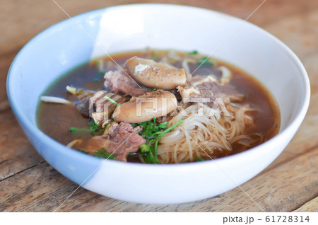 noodles, beef noodles or Chinese noodles noodles, beef noodles or Chinese noodles 61728314