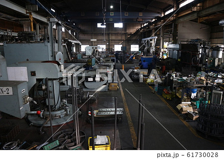 焼入れをする工場 61730028