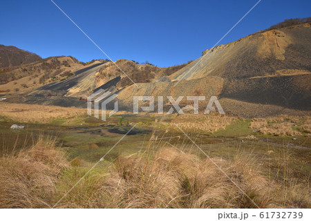 足尾銅山 渡良瀬川上流松木川のカラミ堆積所 足尾銅山 渡良瀬川上流松木川のカラミ堆積所 61732739