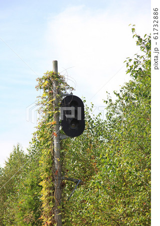 廃線跡の鉄道信号機（三灯式） 61732886