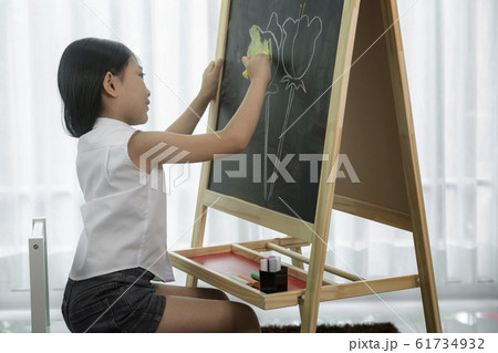 Asian preschool student draw and paint colour to Asian preschool student draw and paint colour to 61734932