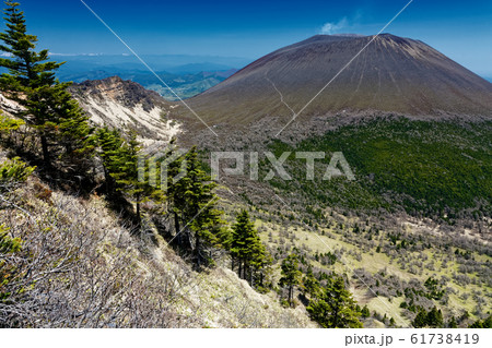 黒斑山稜線から見る浅間山と湯ノ平 黒斑山稜線から見る浅間山と湯ノ平 61738419
